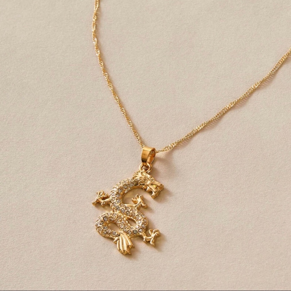 3/$30 💛 Dragon Pendant Necklace - Picture 2 of 3